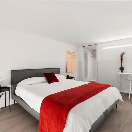 Modern Quiet Super Central Luxury Apartment-2